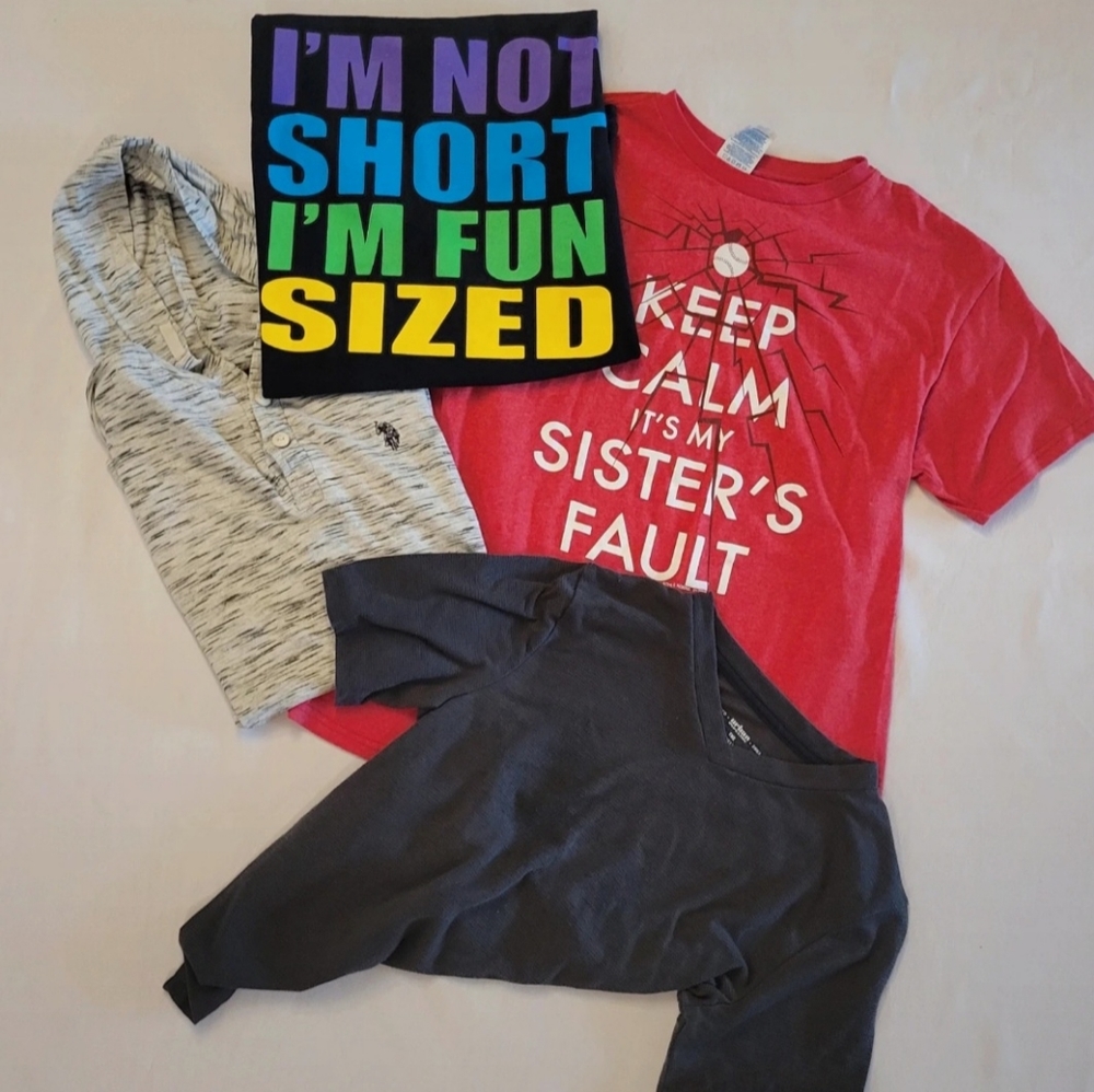 💵3/$20 Boys Tee-Shirt Bundle Size 10(Med)